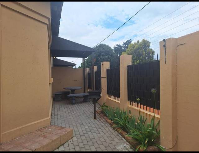 2 BEDROOM PROPERTY TO RENT IN SELECTION PARK
